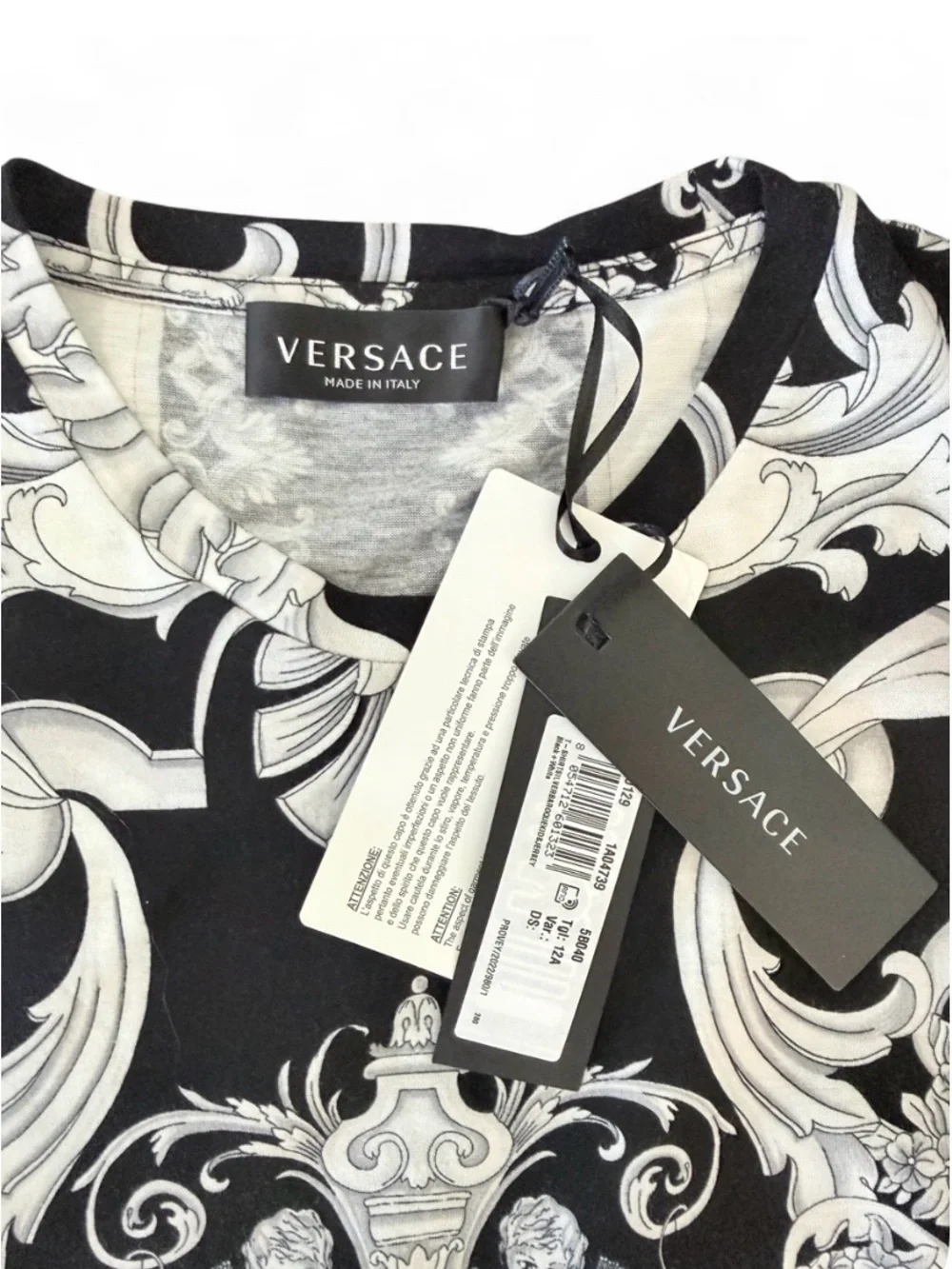 Versace Baroque Graphic Logo Black/White Crewneck T-Shirt Size 12A. Brand New